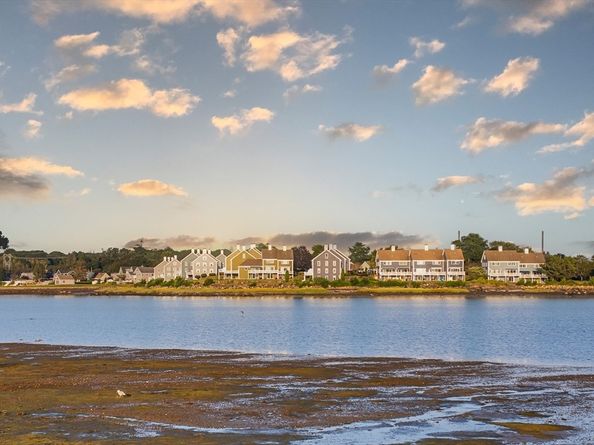 27 E Collins St, Salem MA 01970