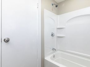 27 E Collins St, Salem MA 01970