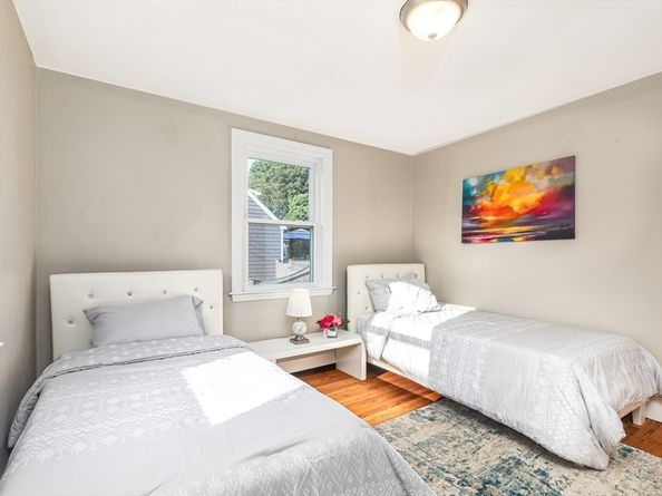 27 E Collins St, Salem MA 01970