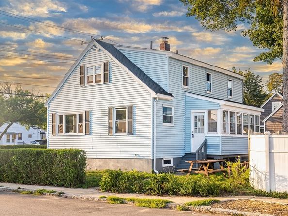 27 E Collins St, Salem MA 01970