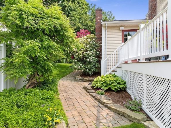 37 Maple Street, Medway MA 02053