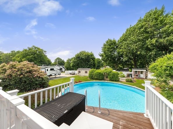 37 Maple Street, Medway MA 02053