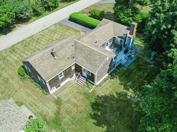 3 Rock St, Mattapoisett MA 02739