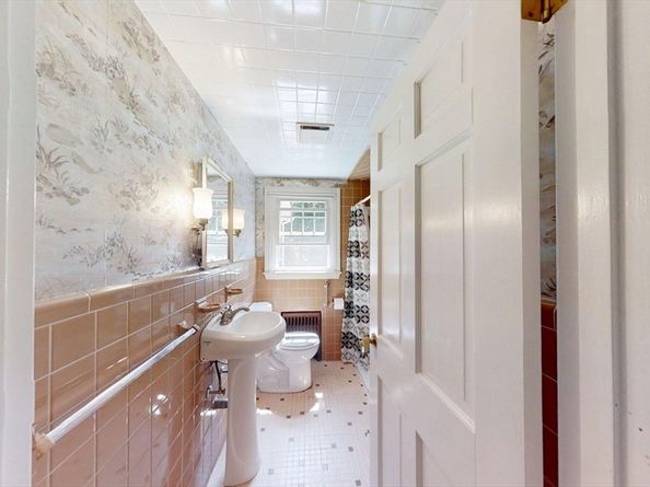 3 Rock St, Mattapoisett MA 02739