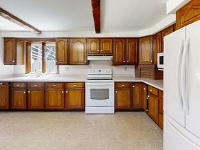 3 Rock St, Mattapoisett MA 02739