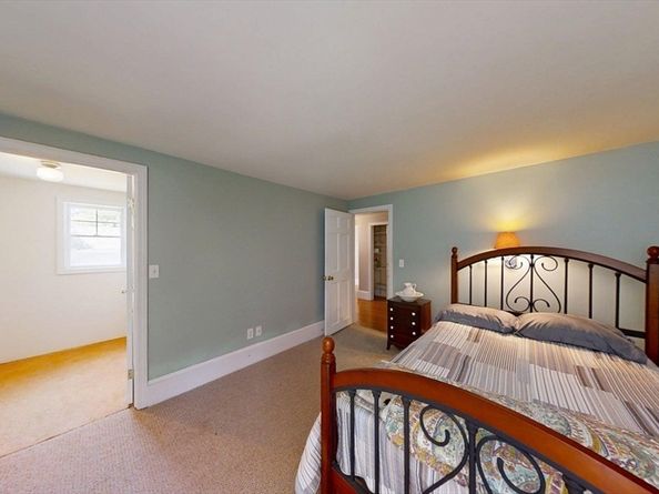 3 Rock St, Mattapoisett MA 02739