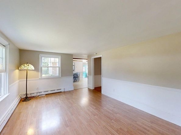 3 Rock St, Mattapoisett MA 02739