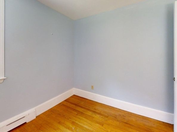 3 Rock St, Mattapoisett MA 02739