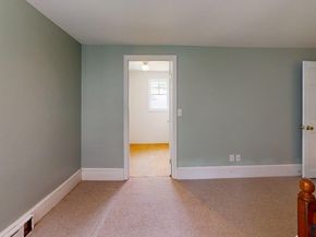 3 Rock St, Mattapoisett MA 02739