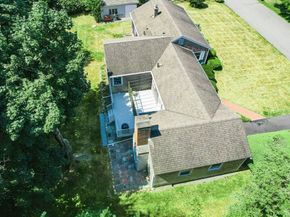3 Rock St, Mattapoisett MA 02739