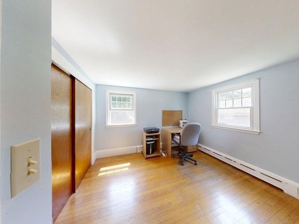 3 Rock St, Mattapoisett MA 02739