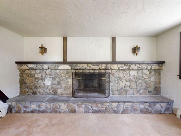 3 Rock St, Mattapoisett MA 02739