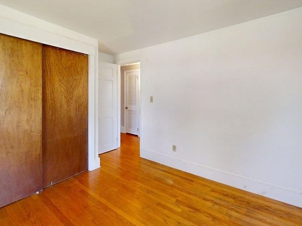 3 Rock St, Mattapoisett MA 02739