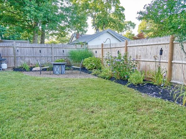 5 Gardonia St, Wareham MA 02571