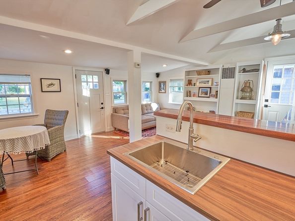 5 Gardonia St, Wareham MA 02571
