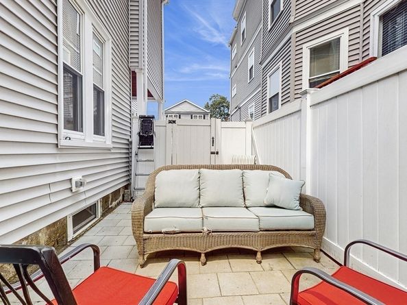 15 Robbins St 15, Waltham MA 02453