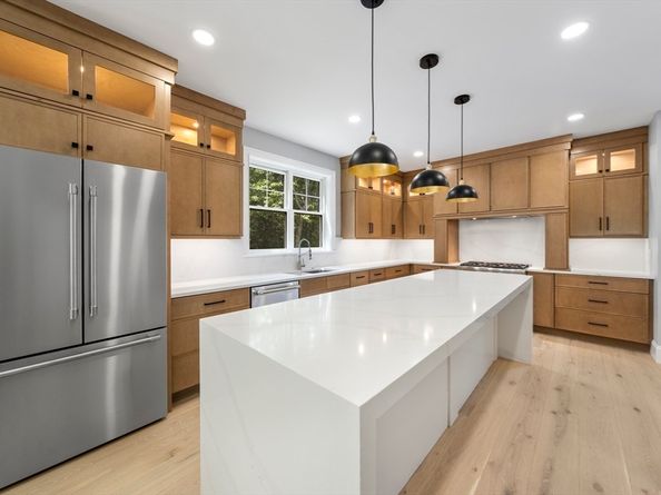 44 Harwood Rd, Natick MA 01760