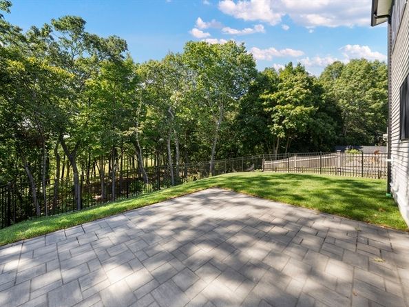 44 Harwood Rd, Natick MA 01760