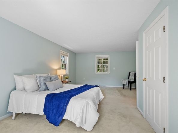 9 Autumn Ln, Chelmsford MA 01824
