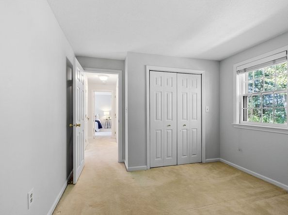 9 Autumn Ln, Chelmsford MA 01824