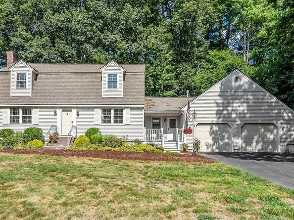 9 Autumn Ln, Chelmsford MA 01824