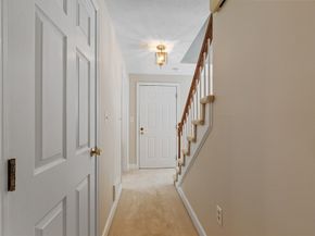 9 Autumn Ln, Chelmsford MA 01824