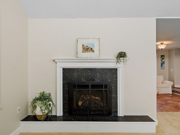 9 Autumn Ln, Chelmsford MA 01824