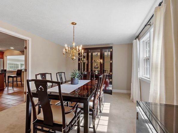 9 Autumn Ln, Chelmsford MA 01824