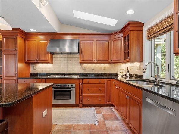 9 Autumn Ln, Chelmsford MA 01824
