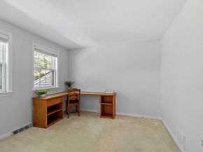 9 Autumn Ln, Chelmsford MA 01824