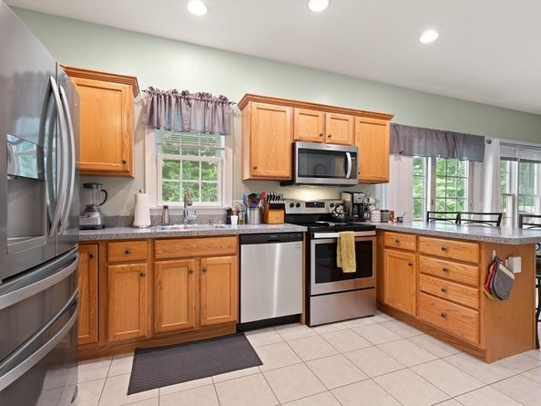 3 Knowlton Cir 3, Upton MA 01568