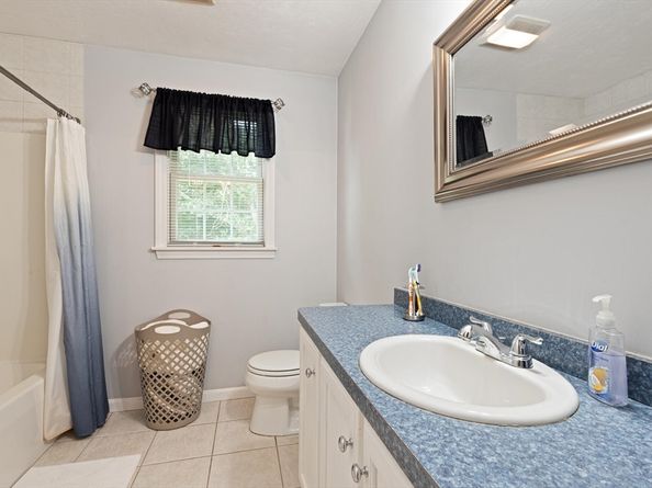 3 Knowlton Cir 3, Upton MA 01568