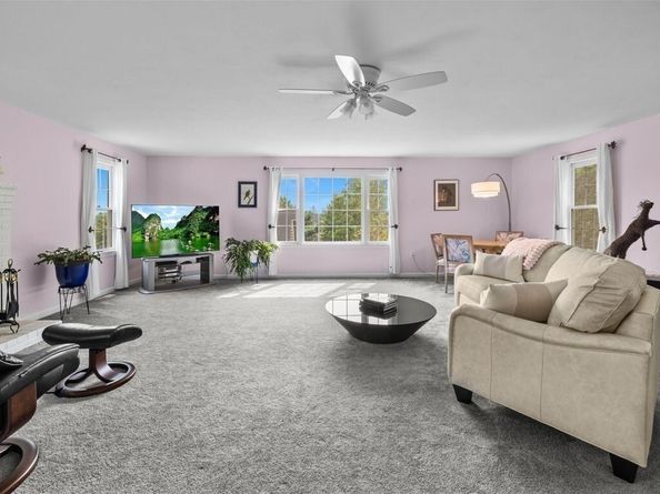 6 Wood St, Upton MA 01568