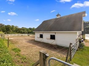 6 Wood St, Upton MA 01568