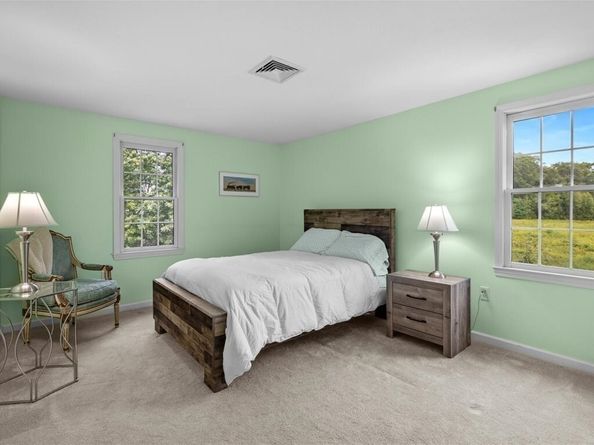 6 Wood St, Upton MA 01568