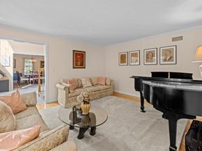 6 Wood St, Upton MA 01568