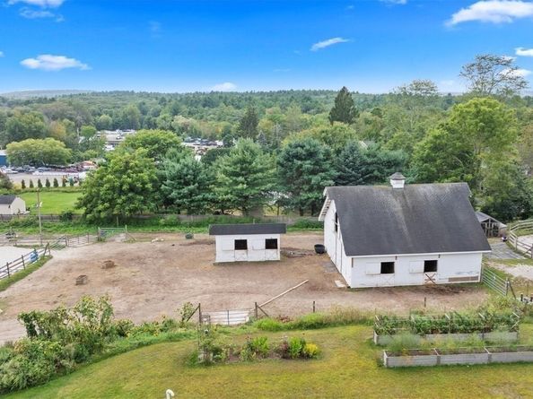 6 Wood St, Upton MA 01568
