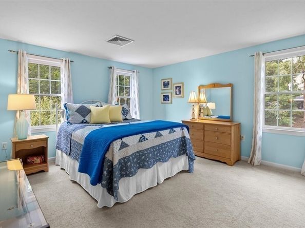 6 Wood St, Upton MA 01568