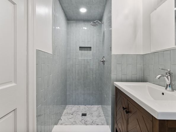 8 Karen Pines St, Dedham MA 02026