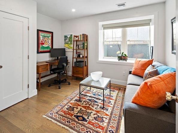 186 Mason Ter 186, Brookline MA 02446