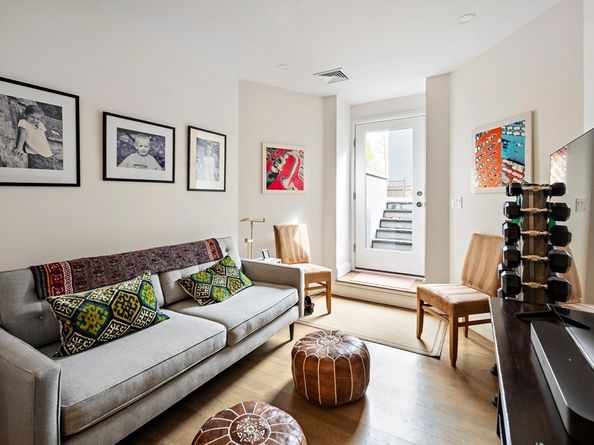 186 Mason Ter 186, Brookline MA 02446