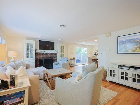 26B Pleasant St B, Wellesley MA 02482