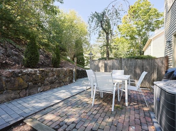 26B Pleasant St B, Wellesley MA 02482