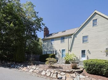 26B Pleasant St