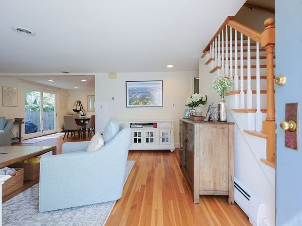 26B Pleasant St B, Wellesley MA 02482