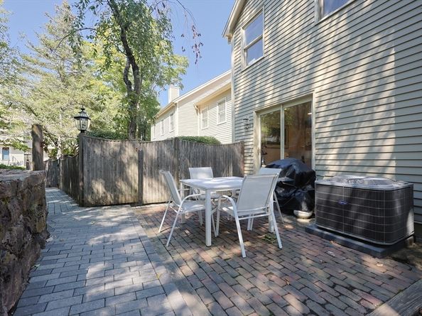 26B Pleasant St B, Wellesley MA 02482