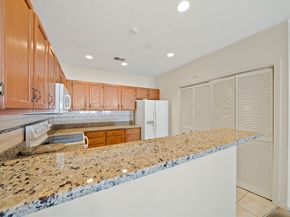 206 Allerton Commons Ln 206, Braintree MA 02184