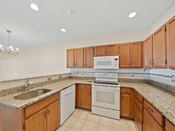 206 Allerton Commons Ln 206, Braintree MA 02184