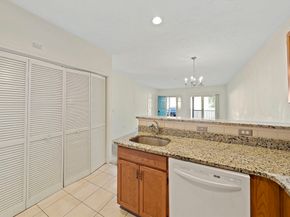 206 Allerton Commons Ln 206, Braintree MA 02184