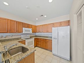 206 Allerton Commons Ln 206, Braintree MA 02184